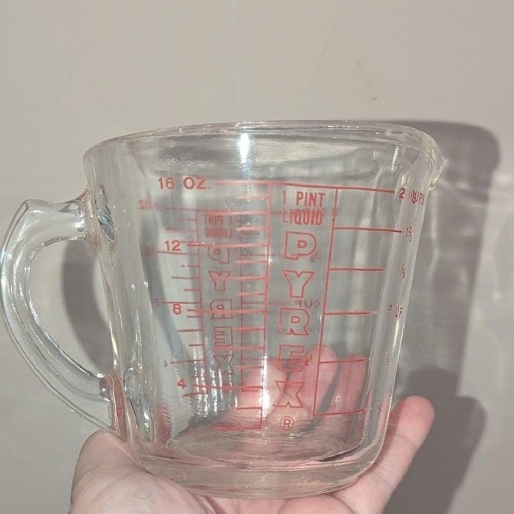 Vintage Pyrex Measuring Cup Clear Glass Red Lettering D-Handle 2 Cup 16 oz USA